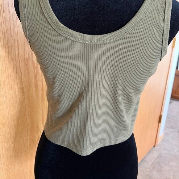 Dazy women's size S ribbed green crop tank top - Picture 5 of 7